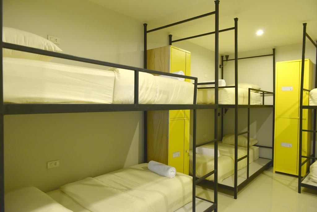 Sunny Hostel Chiangmai @Tha Pae チエンマイ エクステリア 写真