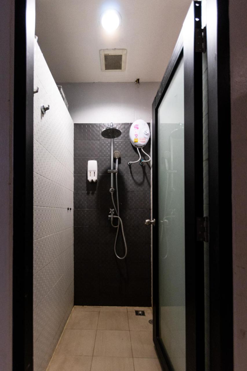 Sunny Hostel Chiangmai @Tha Pae チエンマイ エクステリア 写真