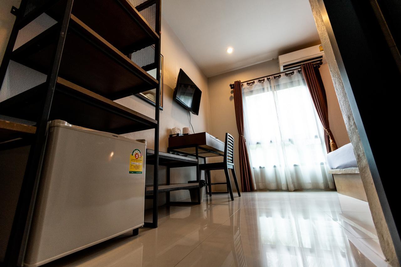 Sunny Hostel Chiangmai @Tha Pae チエンマイ エクステリア 写真