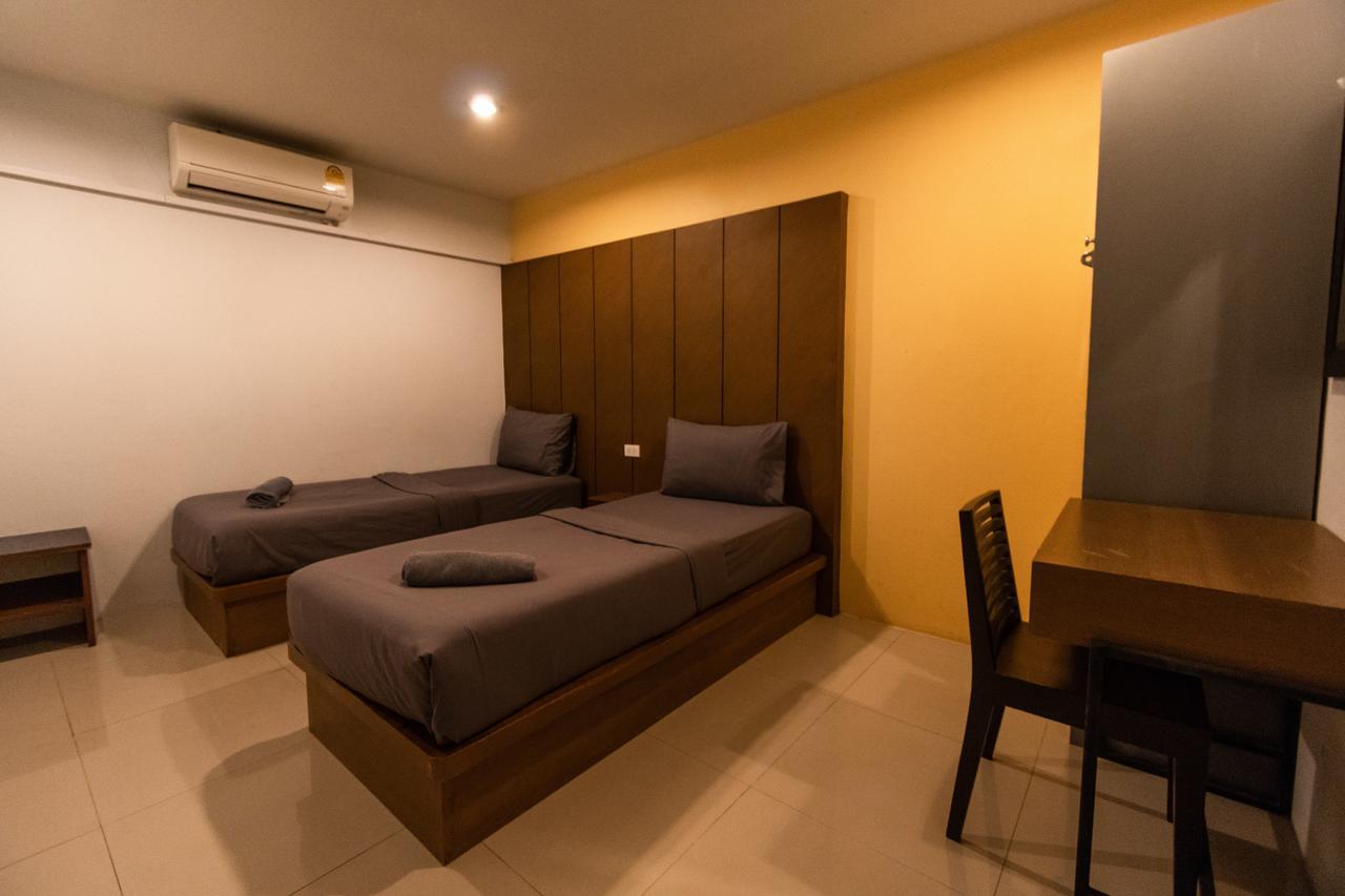 Sunny Hostel Chiangmai @Tha Pae チエンマイ エクステリア 写真